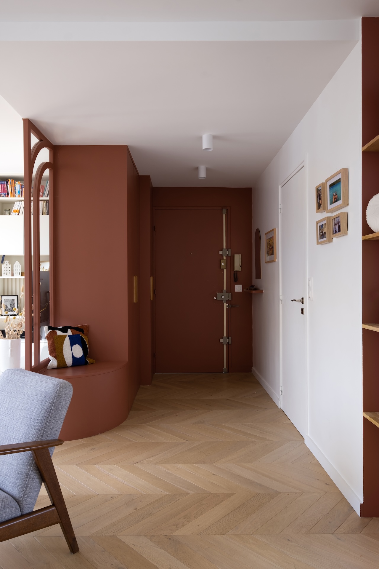 Baja Architecture Réalisation couloir entrée chez I et J à Paris dans un appartement de 90 m2