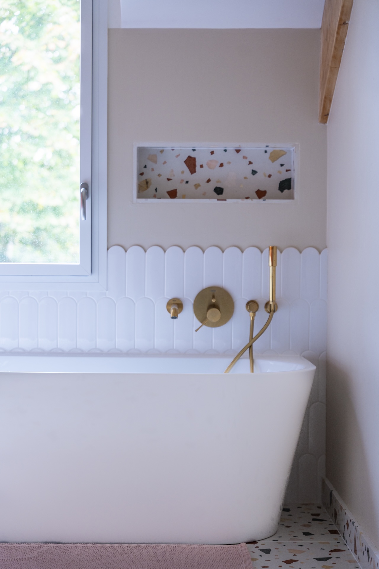 Baja Architecture Réalisation salle de bain baignoire chez A et J à Rueil Malmaison dans une maison de 345 m2