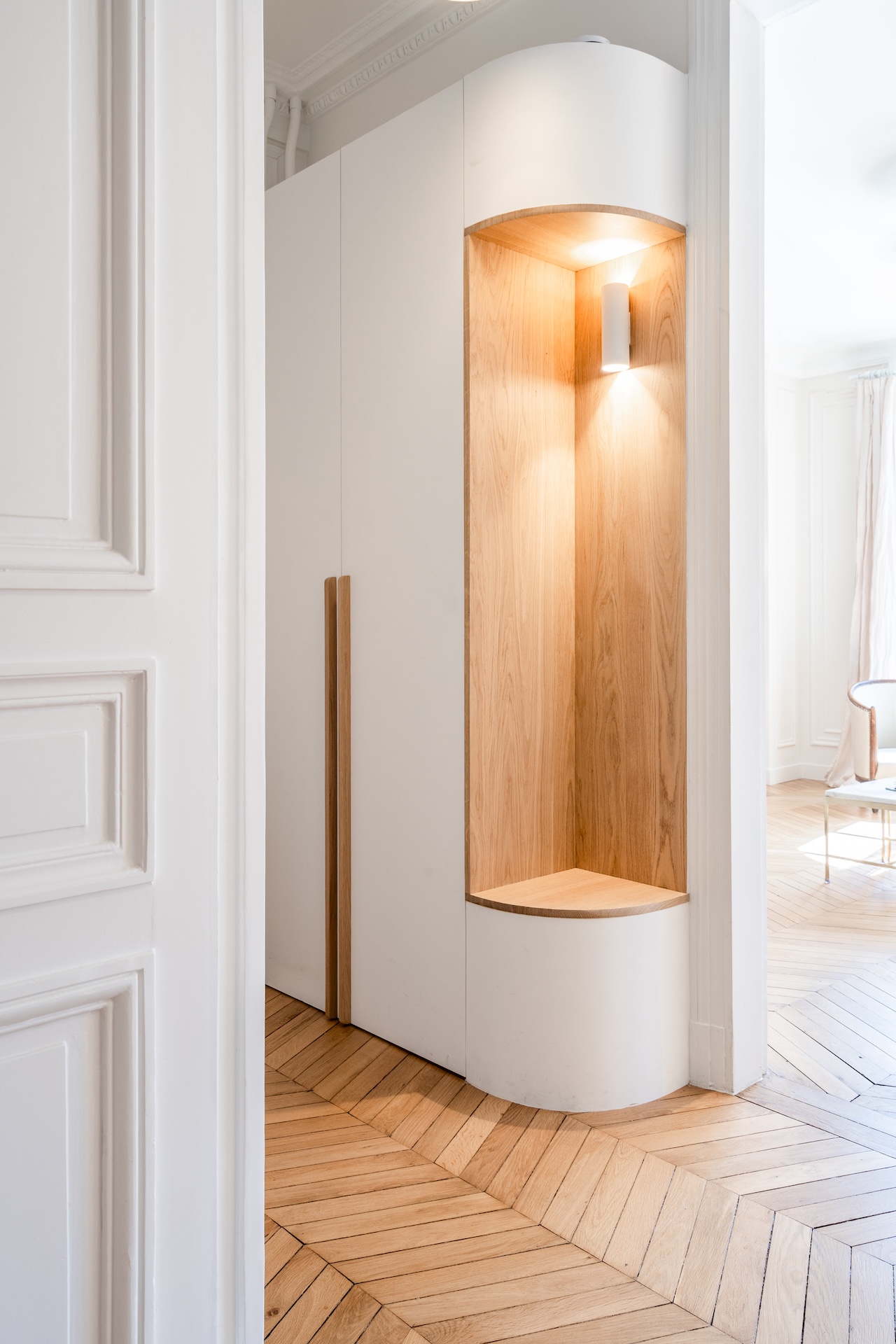 Baja Architecture Réalisation meuble et placard d'entrée sur-mesure chez M et JF à Paris dans un appartement de 110 m2