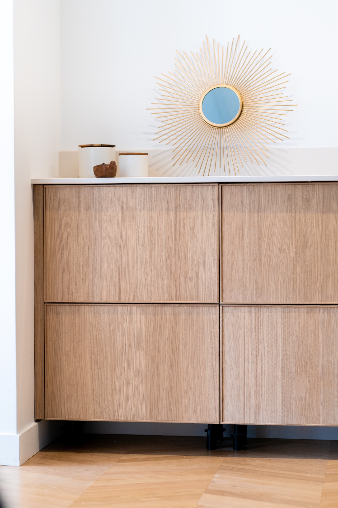 Baja Architecture Réalisation rangement buffet sur mesure chez M et JF à Paris dans un appartement de 110 m2