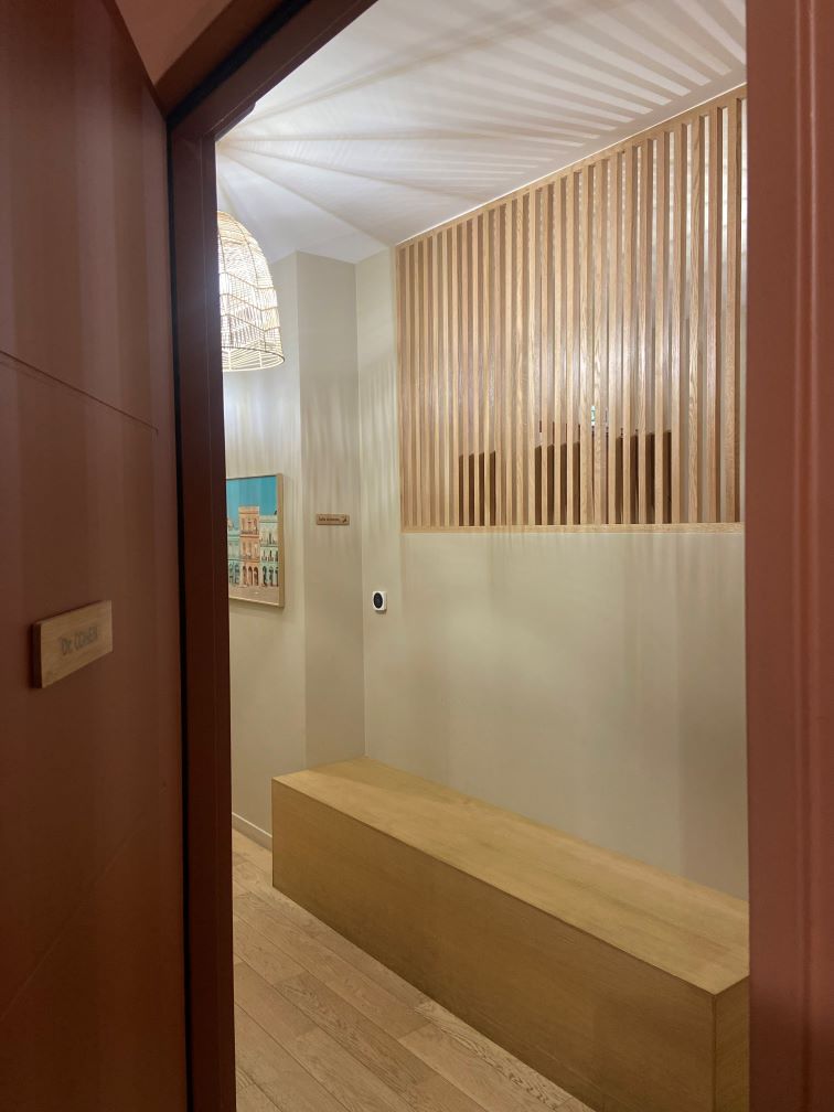 Baja Architecture Réalisation couloir dans un cabinet médical de 120 m2 à Clichy