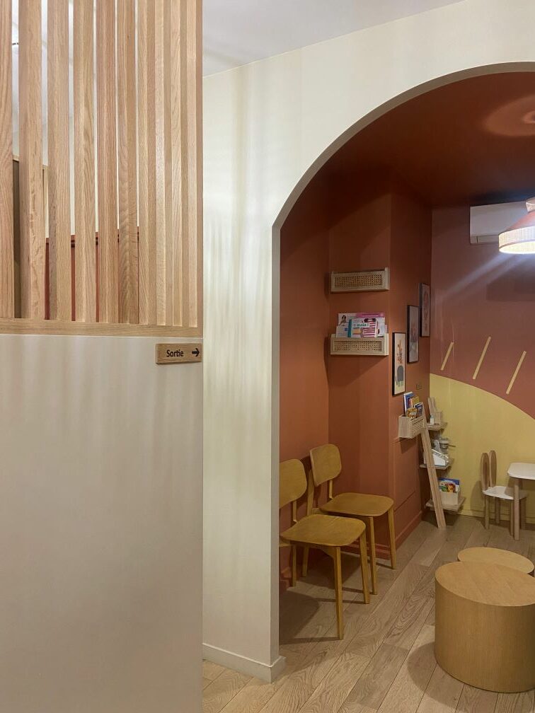 Baja Architecture Réalisation salle d'attente dans un cabinet médical de 120 m2 à Clichy