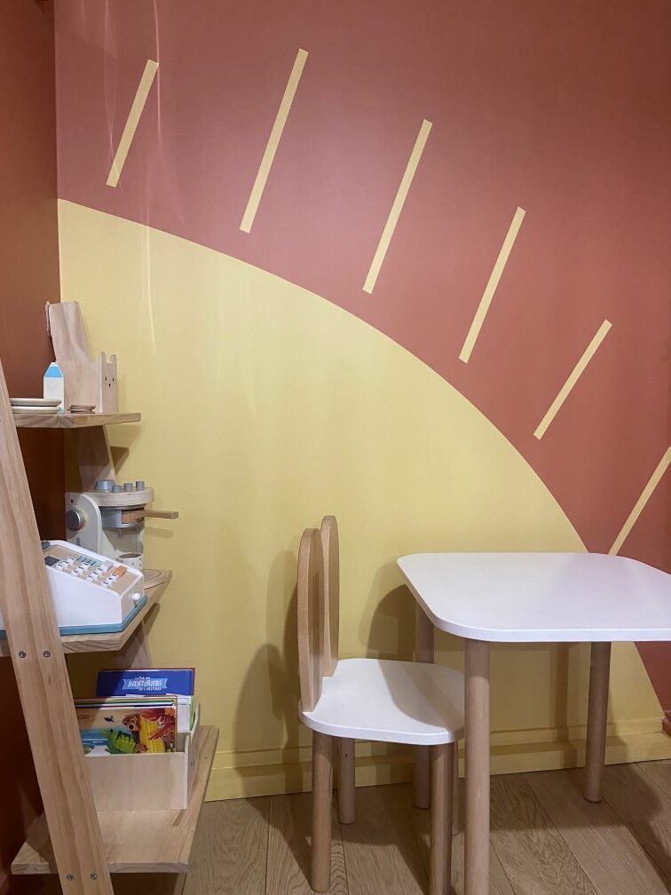 Baja Architecture Réalisation espace pour enfants dans une salle d'attente dans un cabinet médical de 120 m2 à Clichy