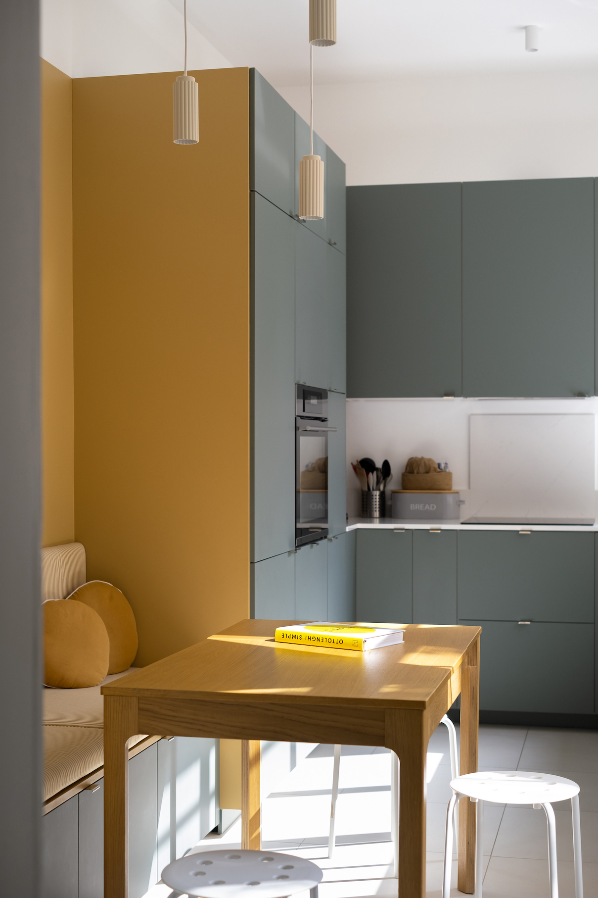 Baja Architecture Réalisation coin repas dans une cuisine chez A et S à Bordeaux Saint Seurin dans une maison de 175 m2
