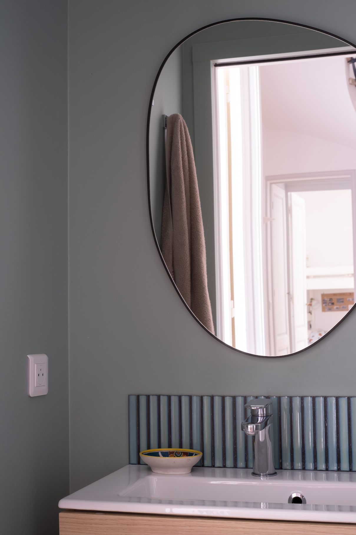 Baja Architecture Réalisation meuble vasque de salle de bain chez A et S à Bordeaux Saint Seurin dans une maison de 175 m2