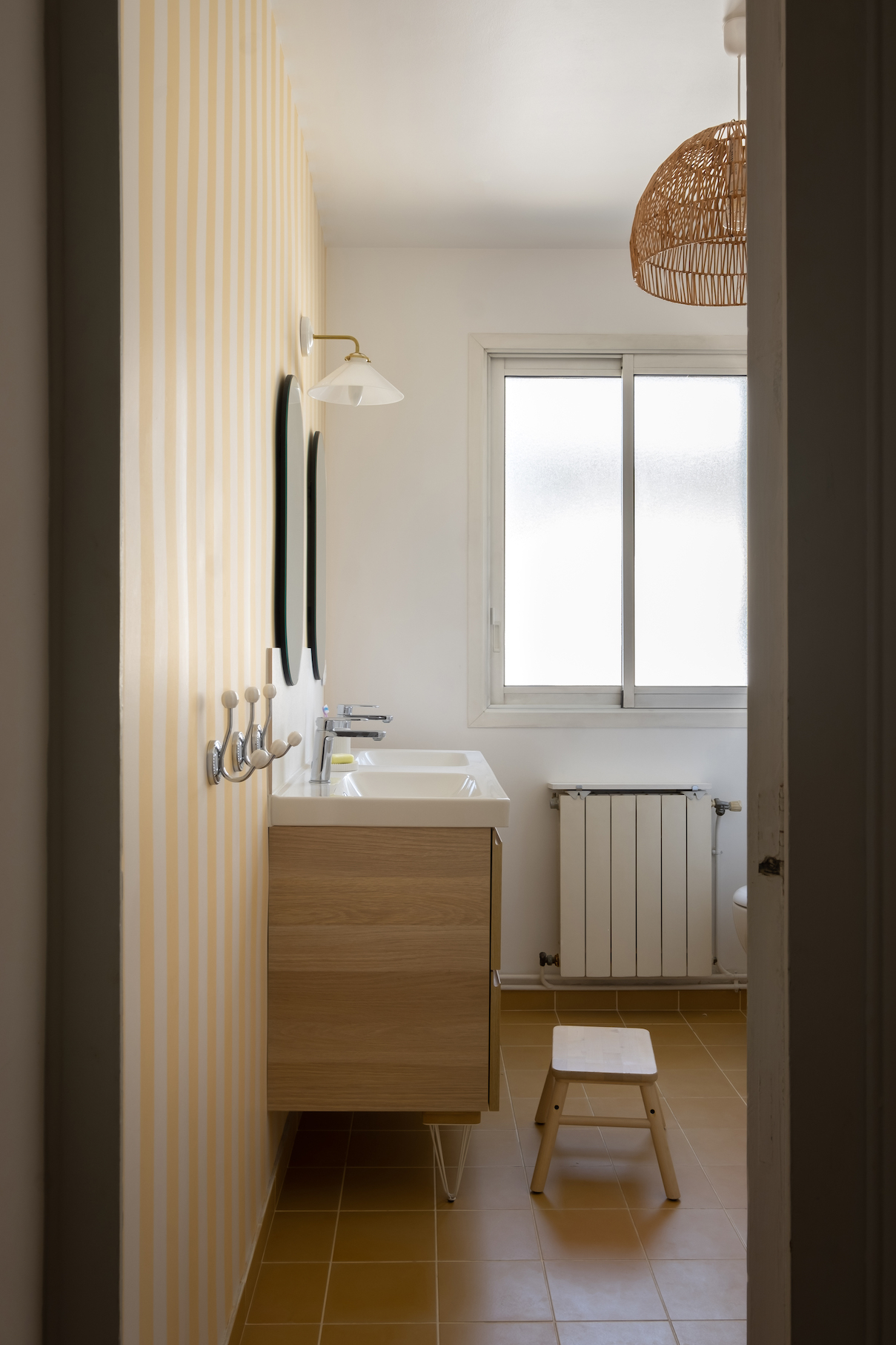 Baja Architecture Réalisation meuble double vasques de salle de bain chez A et S à Bordeaux Saint Seurin dans une maison de 175 m2