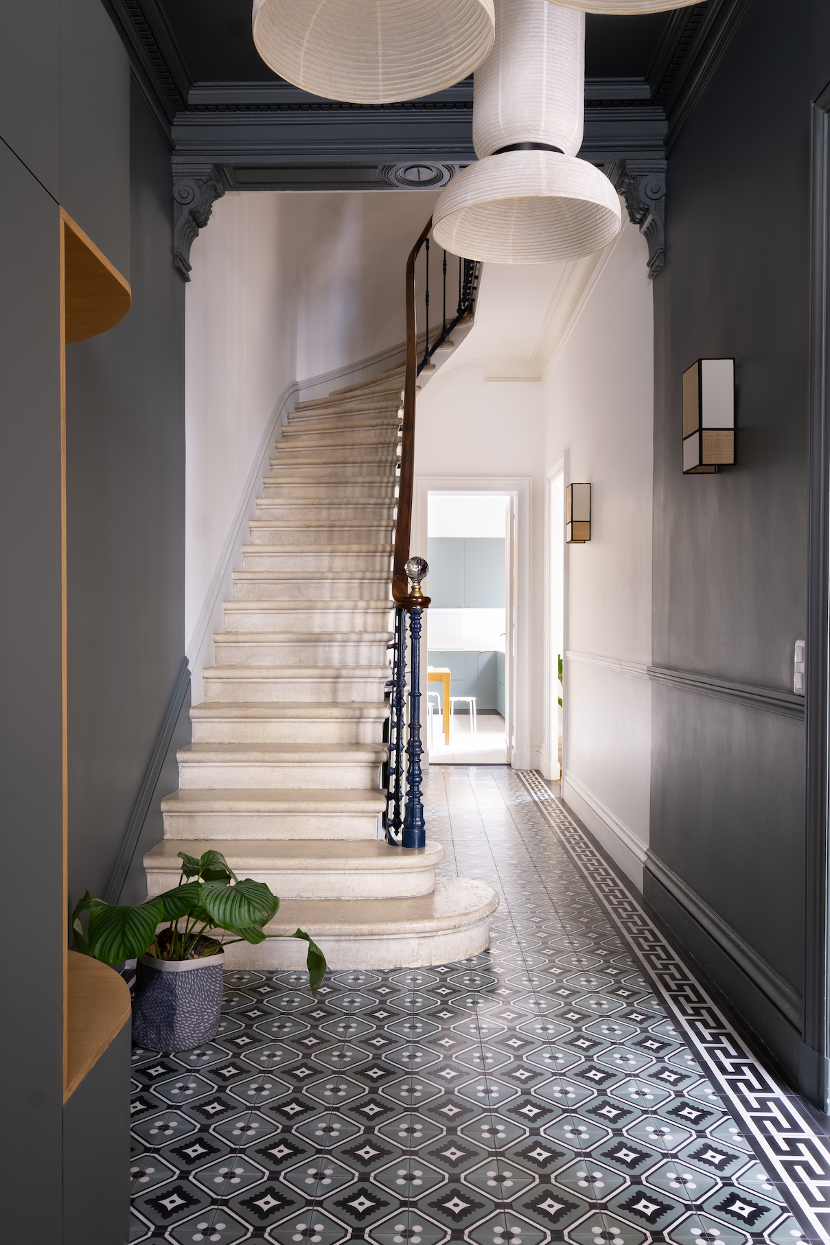 Baja Architecture Réalisation escaliers dans une entrée chez A et S à Bordeaux Saint Seurin dans une maison de 175 m2