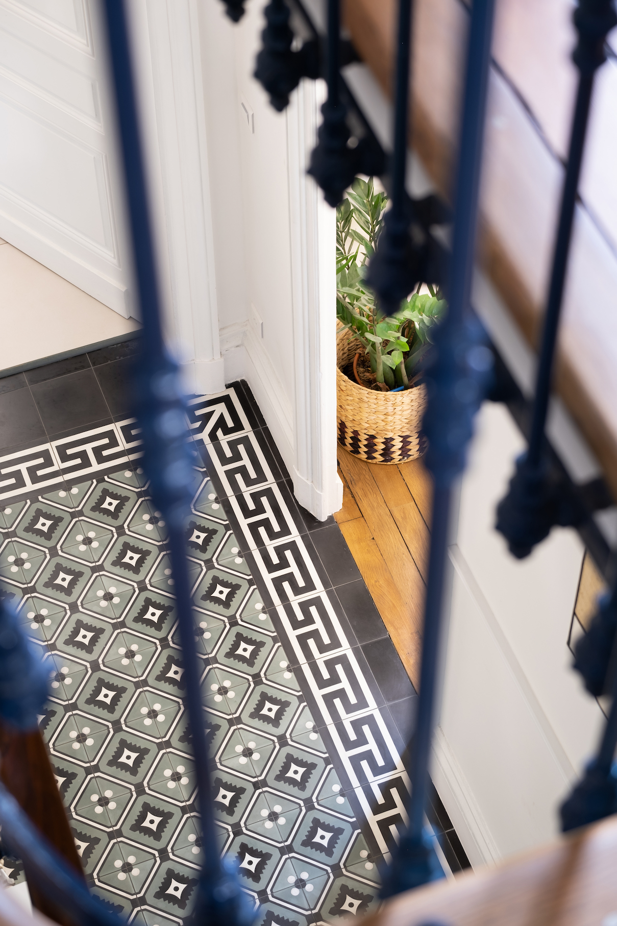 Baja Architecture Réalisation carrelage en carreaux de ciment chez A et S à Bordeaux Saint Seurin dans une maison de 175 m2
