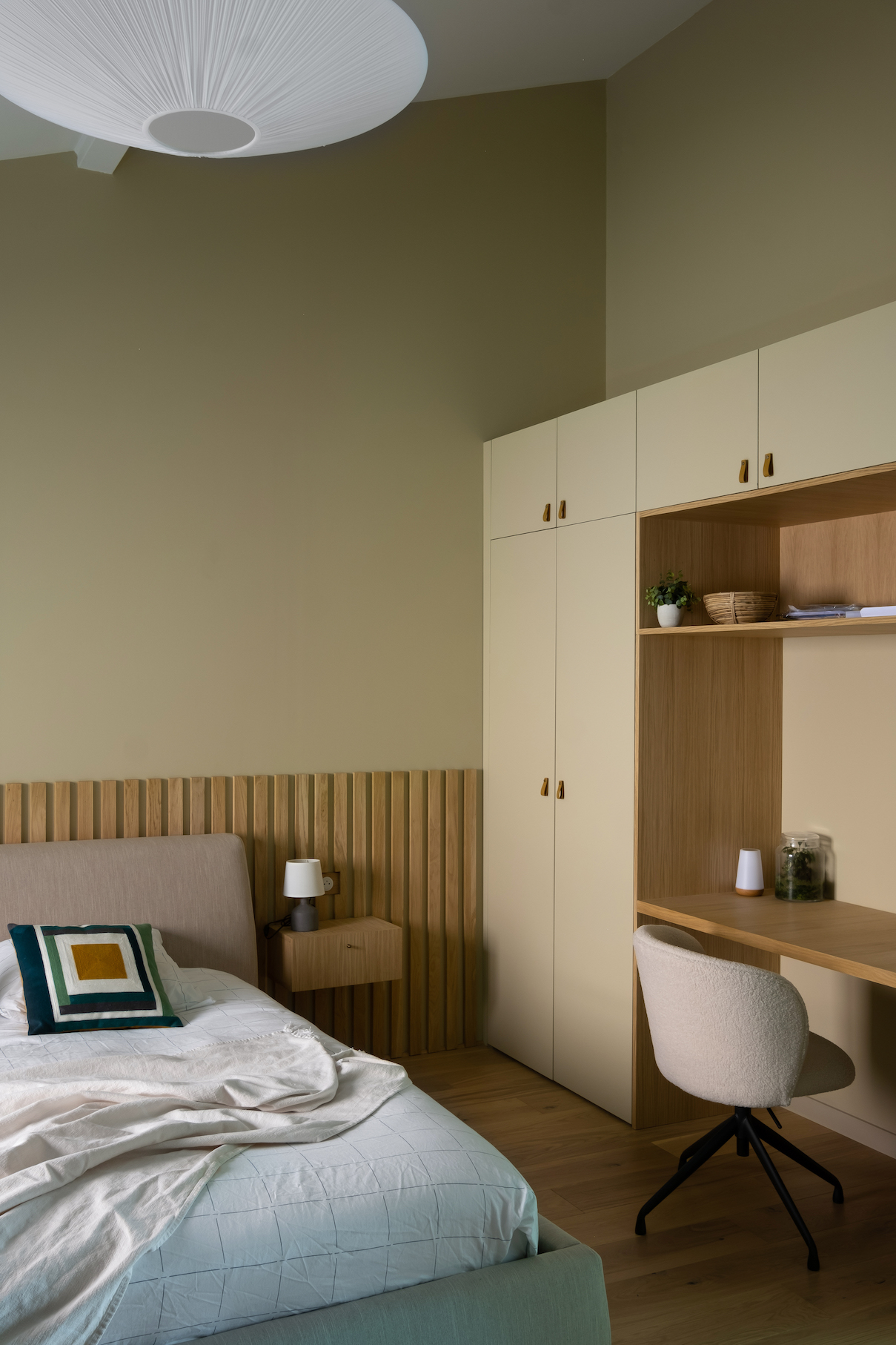 Baja Architecture Réalisation chambre et bureau chez C et A au Bouscat dans une maison de 140 m2