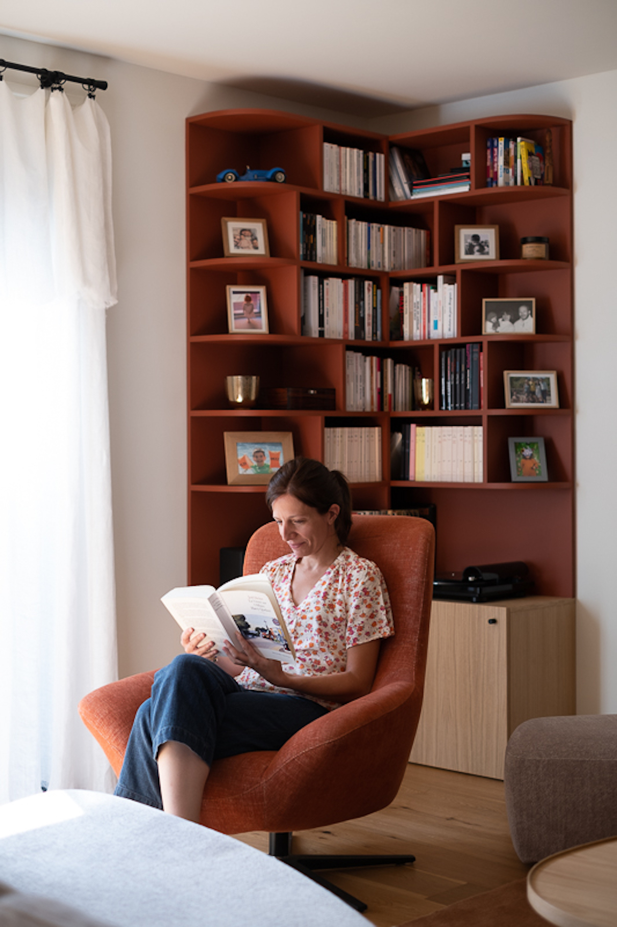 Baja Architecture Réalisation coin bibliothèque chez C et A au Bouscat dans une maison de 140 m2