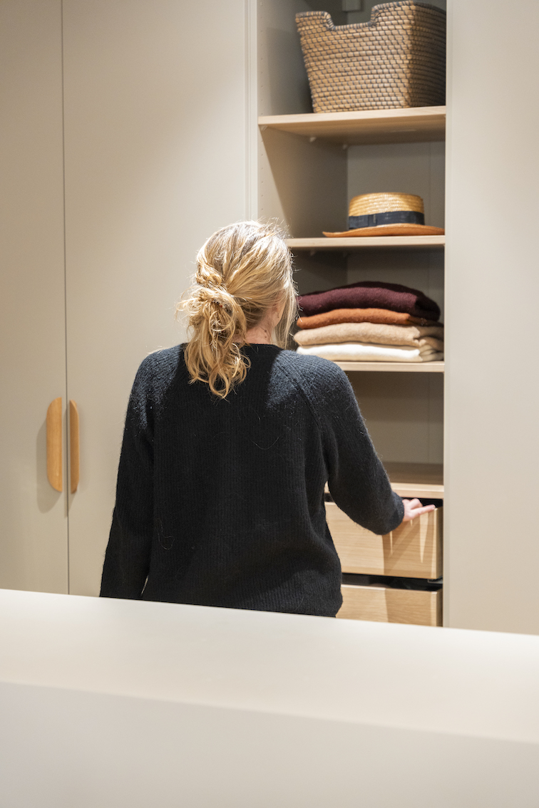 Baja Architecture Réalisation espace dressing chez C et M à Bougival dans une maison de 220 m2