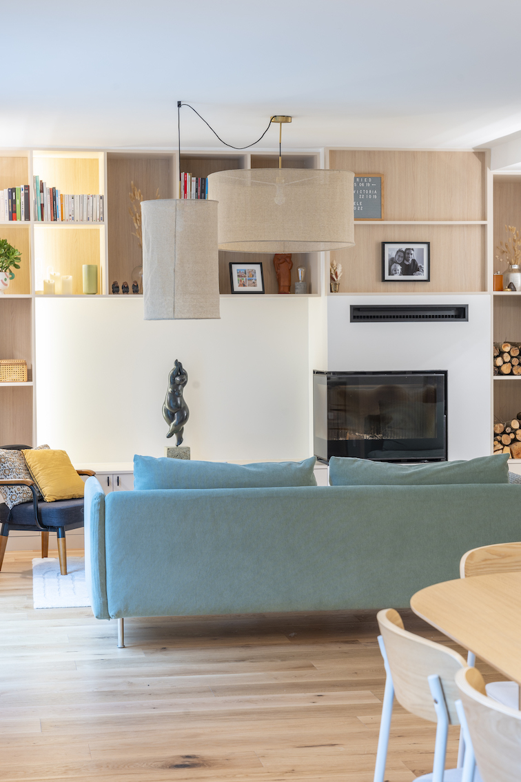 Baja Architecture Réalisation salon avec une cheminée insert chez C et M à Bougival dans une maison de 220 m2