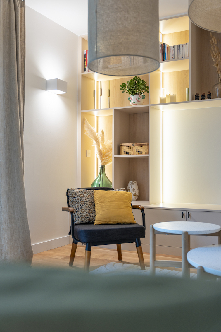 Baja Architecture Réalisation étagères chez C et M à Bougival dans une maison de 220 m2