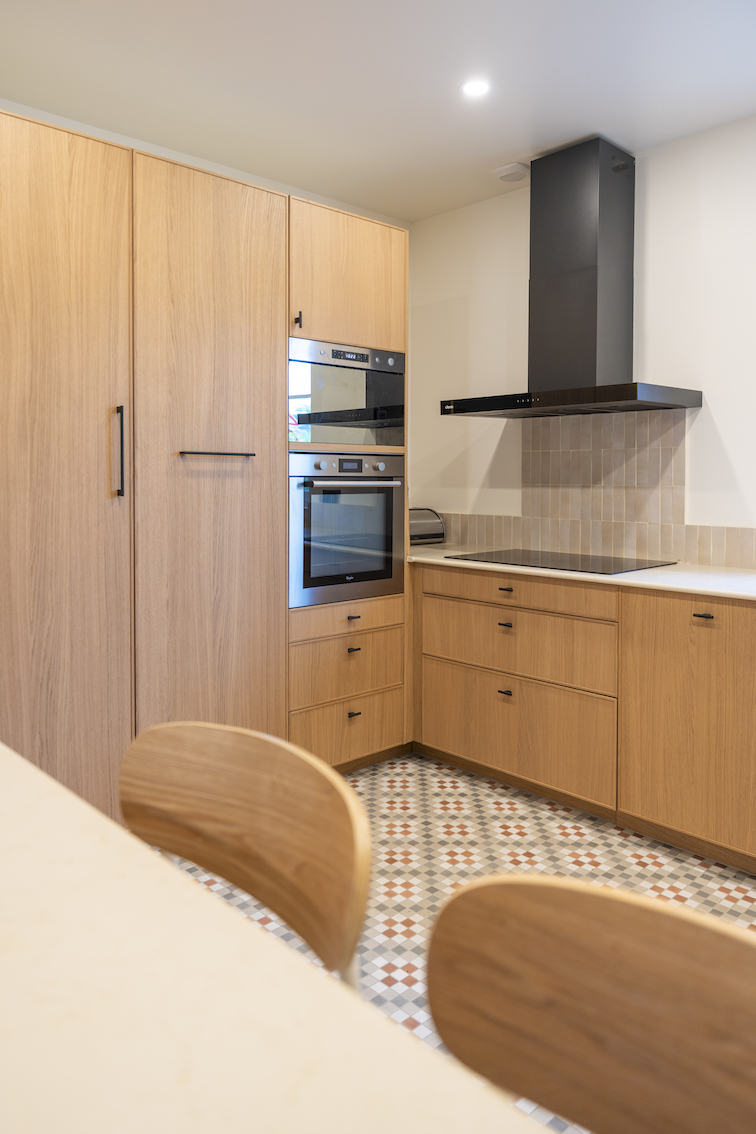 Baja Architecture Réalisation cuisine bois chez C et M à Bougival dans une maison de 220 m2
