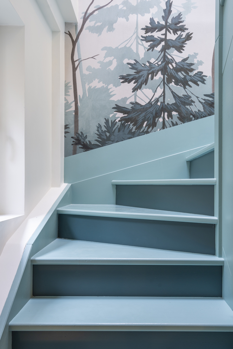 Baja Architecture Réalisation escalier bleu chez C et M à Bougival dans une maison de 220 m2