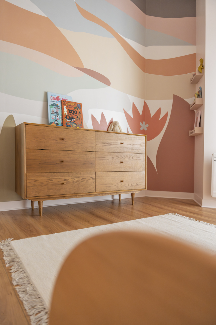 Baja Architecture Réalisation chambre enfant papier peint chez C et S à Garches dans une maison de 180 m2