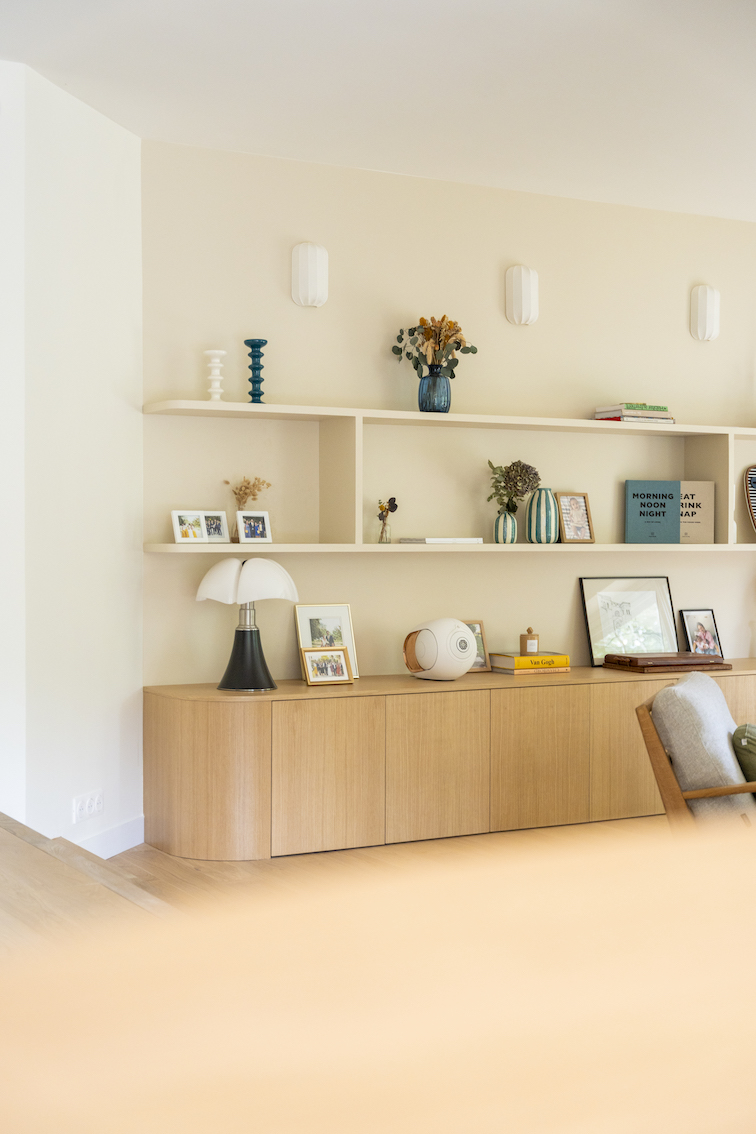Baja Architecture Réalisation salon meuble sur mesure chez C et S à Garches dans une maison de 180 m2