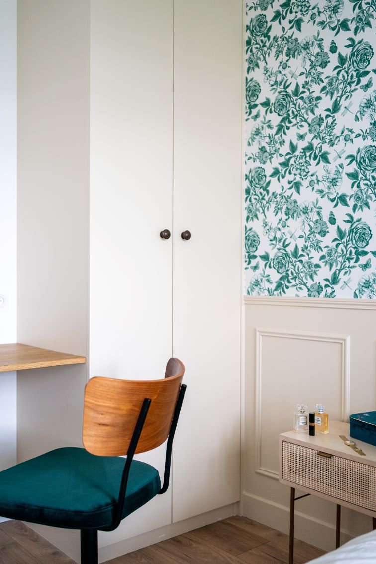Baja Architecture Réalisation chambre avec espace bureau chez L et H à Levallois Perret dans un appartement de 80 m2