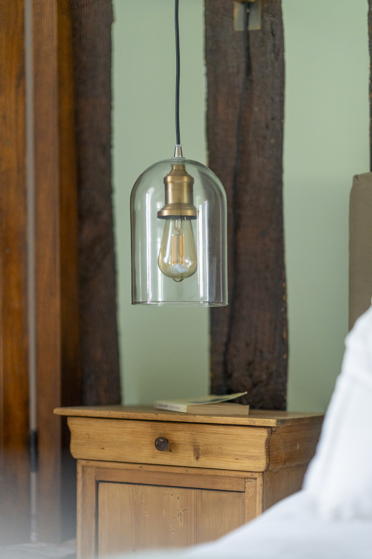 Baja Architecture Réalisation luminaire suspendu dans une chambre chez P et P à Bonneville-la-Louvet dans une maison de 260 m2