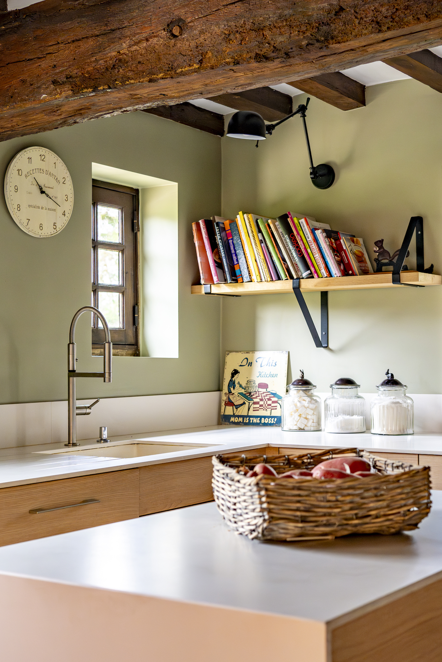 Baja Architecture Réalisation cuisine avec ilot central chez P et P à Bonneville-la-Louvet dans une maison de 260 m2
