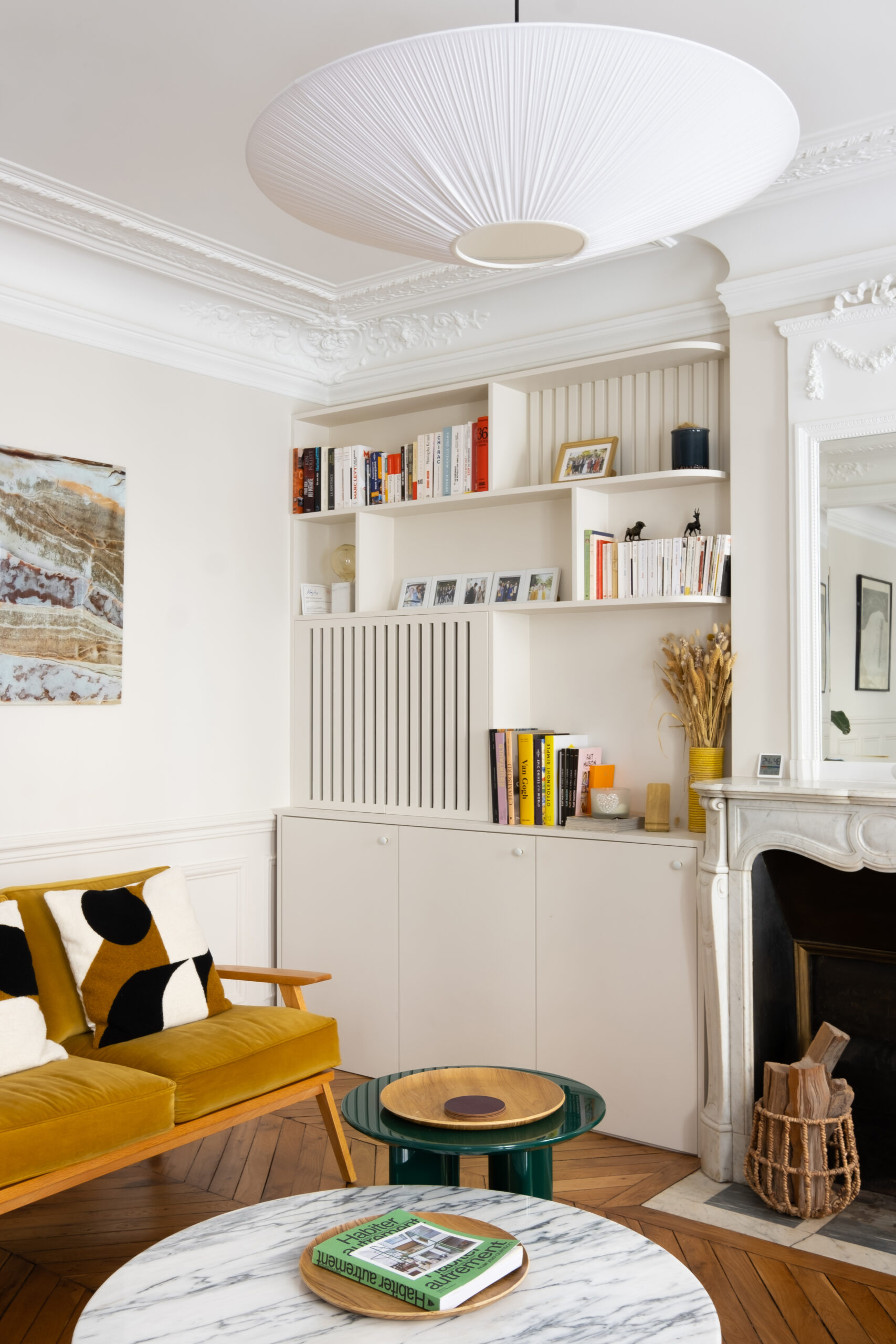 Baja Architecture Réalisation d'un rangement sur mesure dans le salon chez C et S à Paris dans un appartement de 102 m2