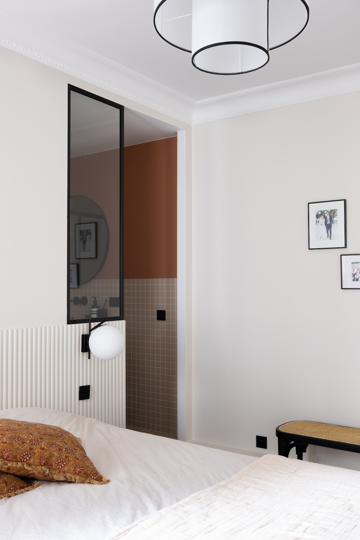 Baja Architecture Réalisation chambre parentale et salle de douche chez C et S à Paris dans un appartement de 102 m2
