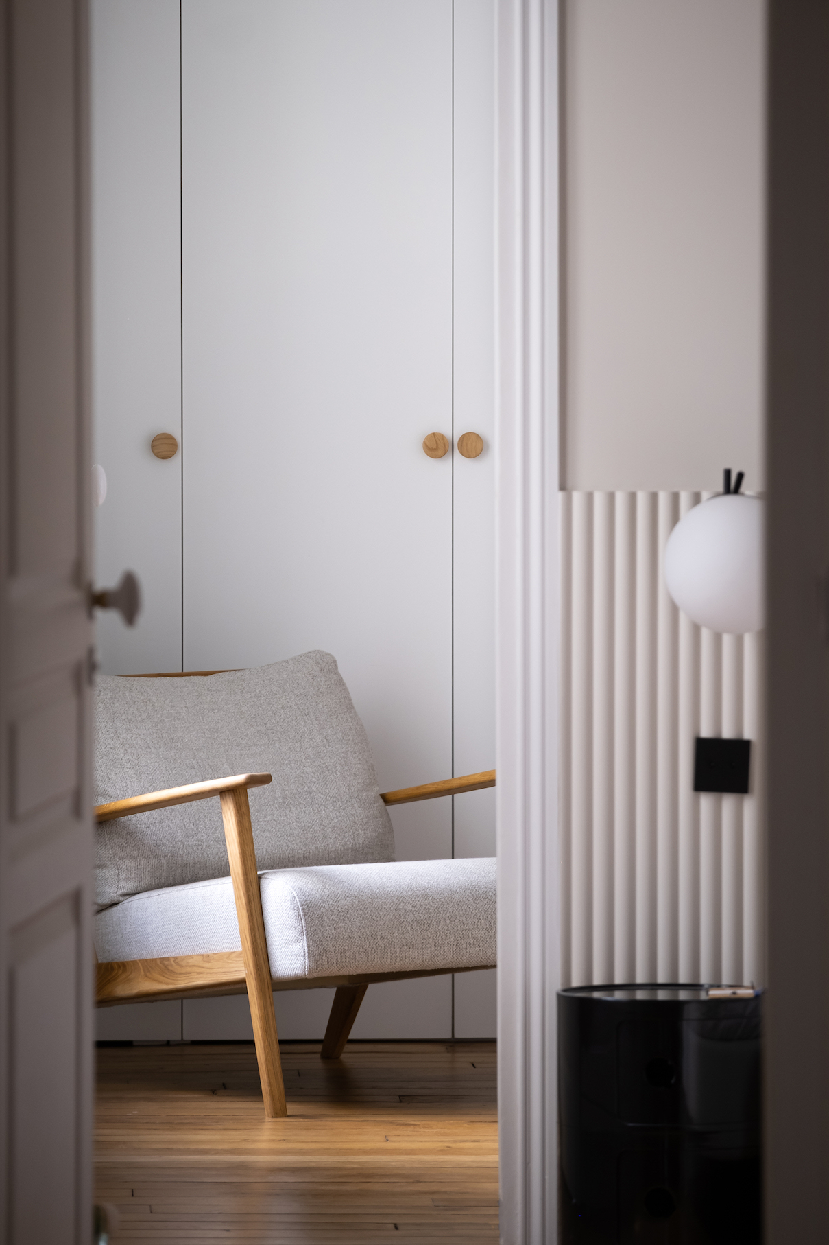 Baja Architecture Réalisation chambre parentale tête de lit chez C et S à Paris dans un appartement de 102 m2