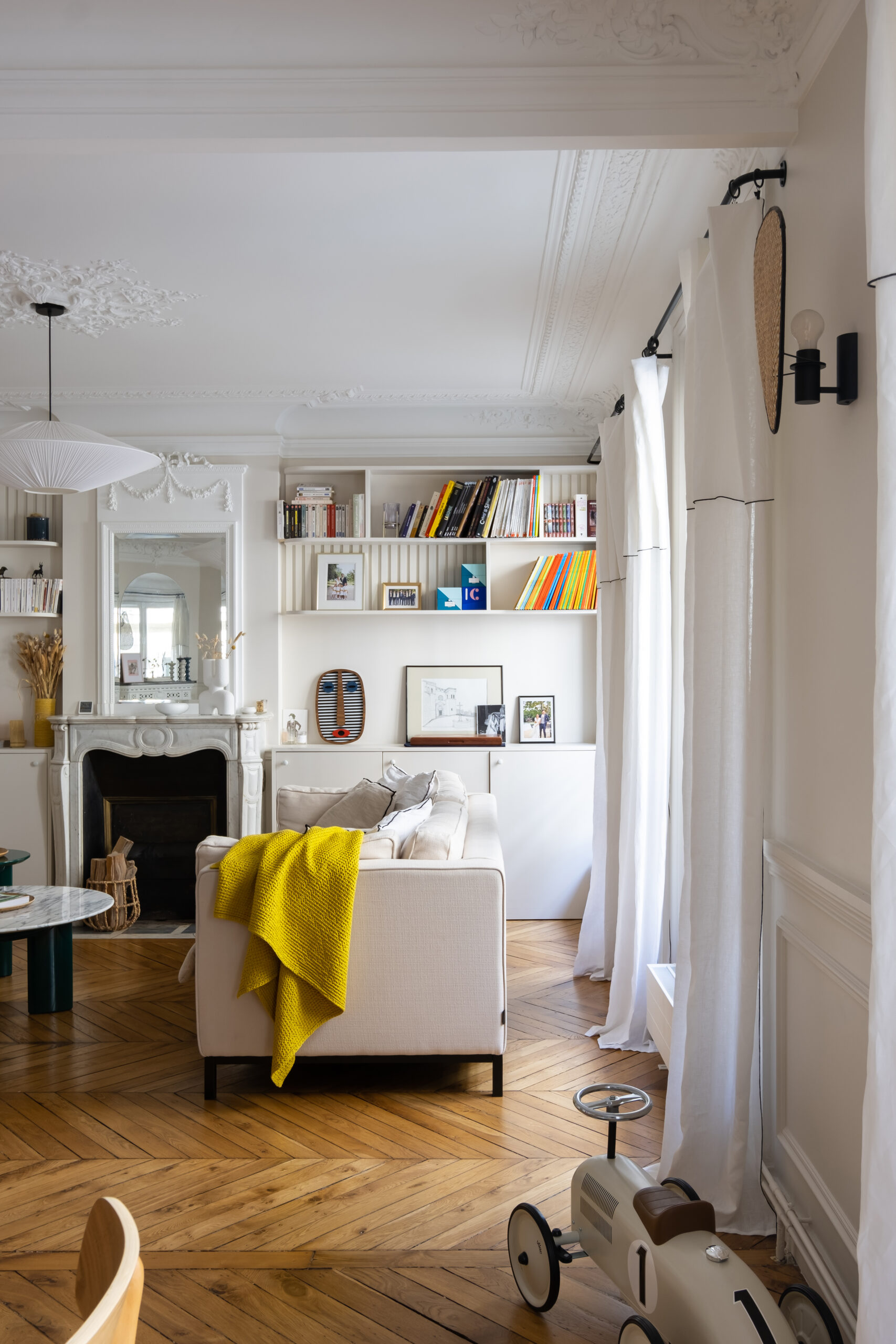 Baja Architecture Réalisation aménagement du salon chez C et S à Paris dans un appartement de 102 m2