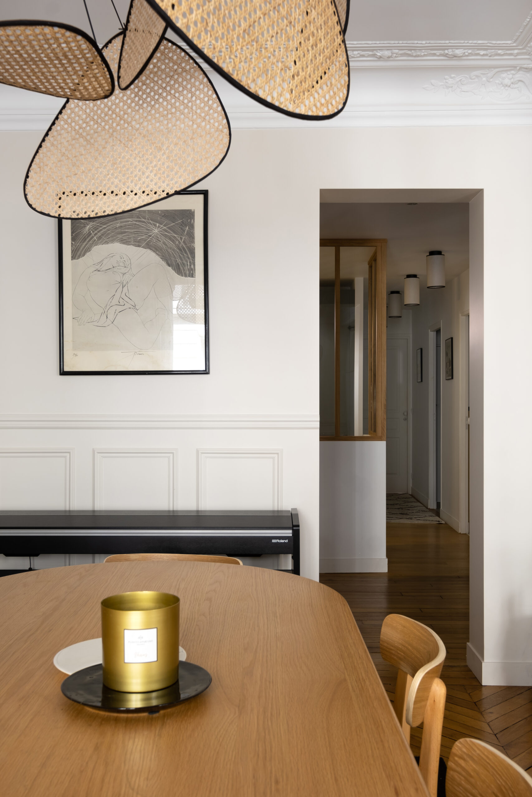 Baja Architecture Réalisation table de salle à manger et suspension cannage chez C et S à Paris dans un appartement de 102 m2