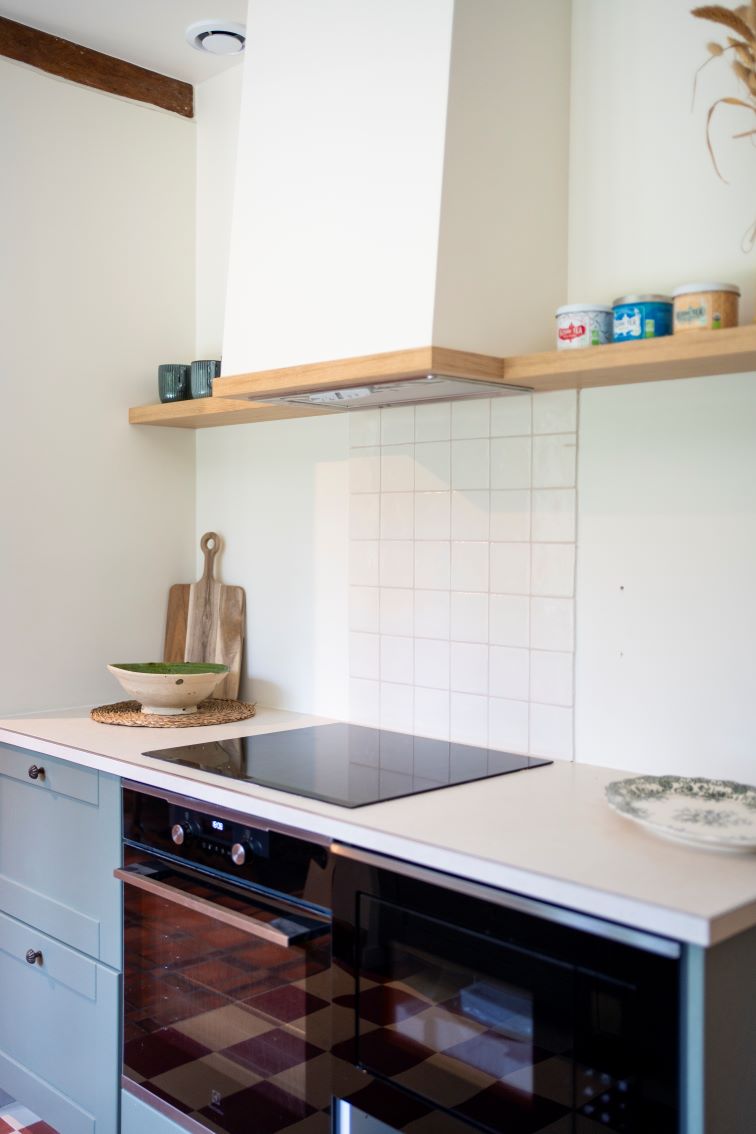 Baja Architecture Réalisation cuisine chez V et L à Saint-Gatien-des-Bois dans une maison secondaire de 205 m2