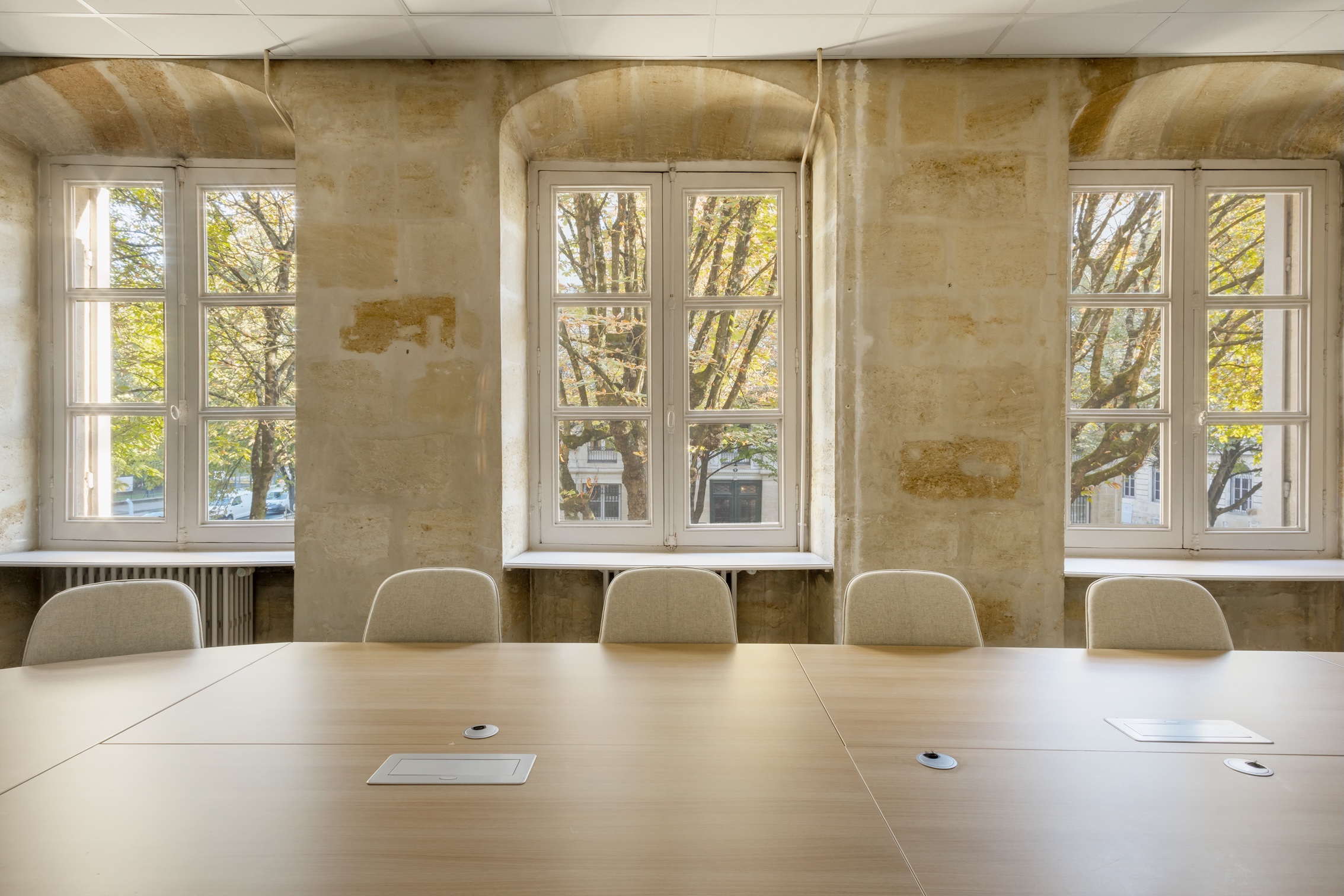 Baja Architecture Réalisation chez Aquiti à Bordeaux dans des bureaux professionnels de 250 m2