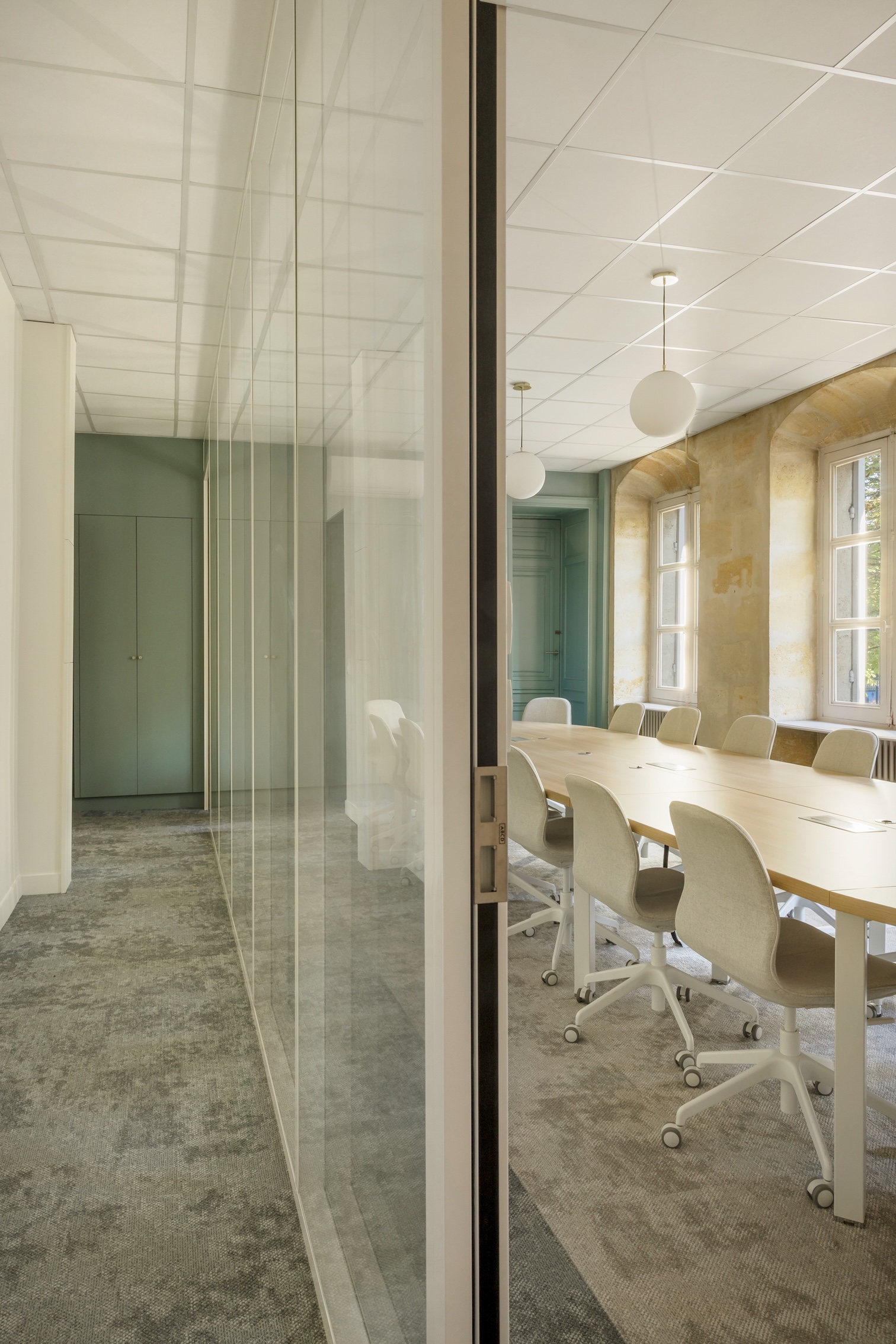 Baja Architecture Réalisation chez Aquiti à Bordeaux dans des bureaux professionnels de 250 m2