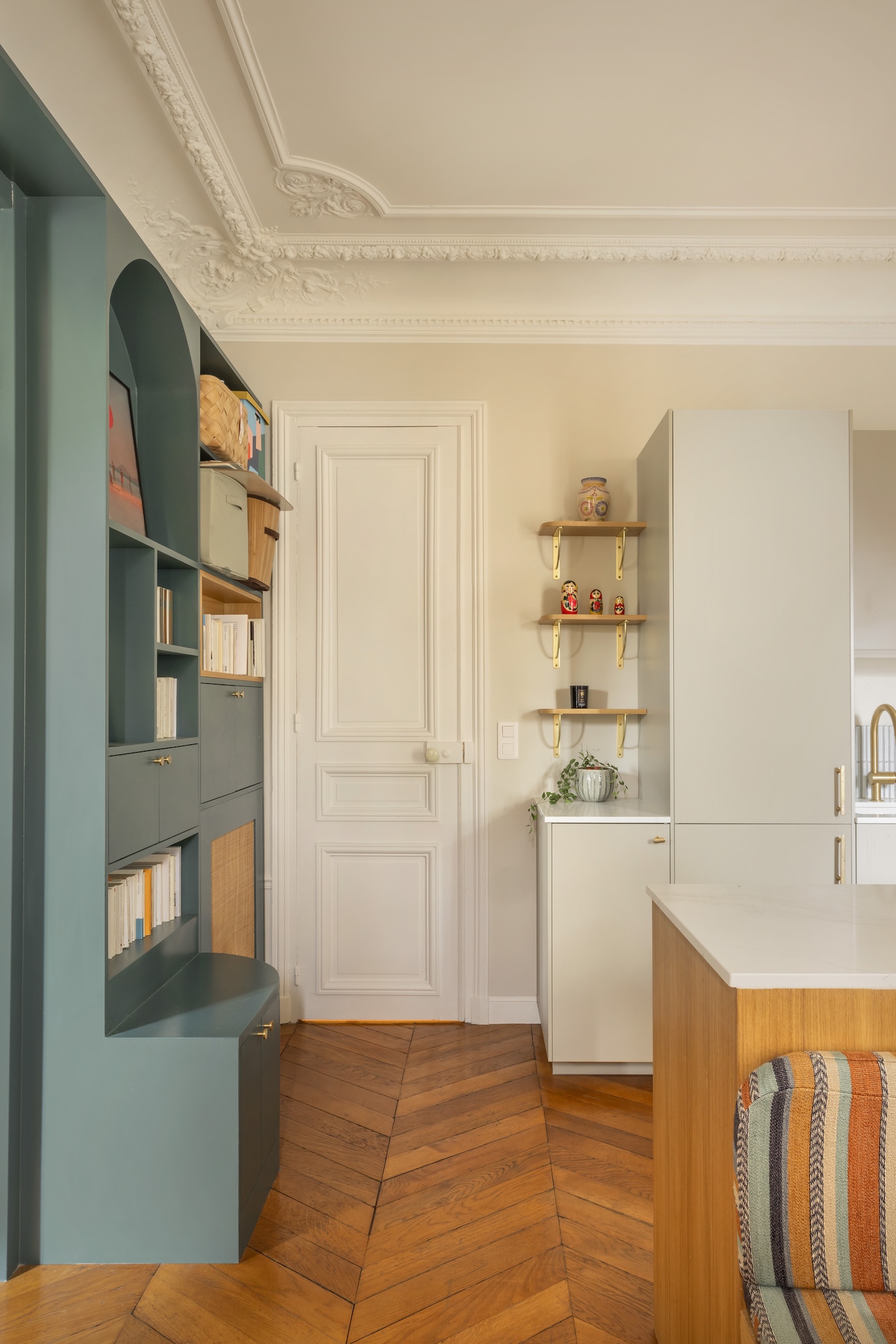 Baja Architecture Réalisation étagères sur mesure dans un appartement de 80 m2