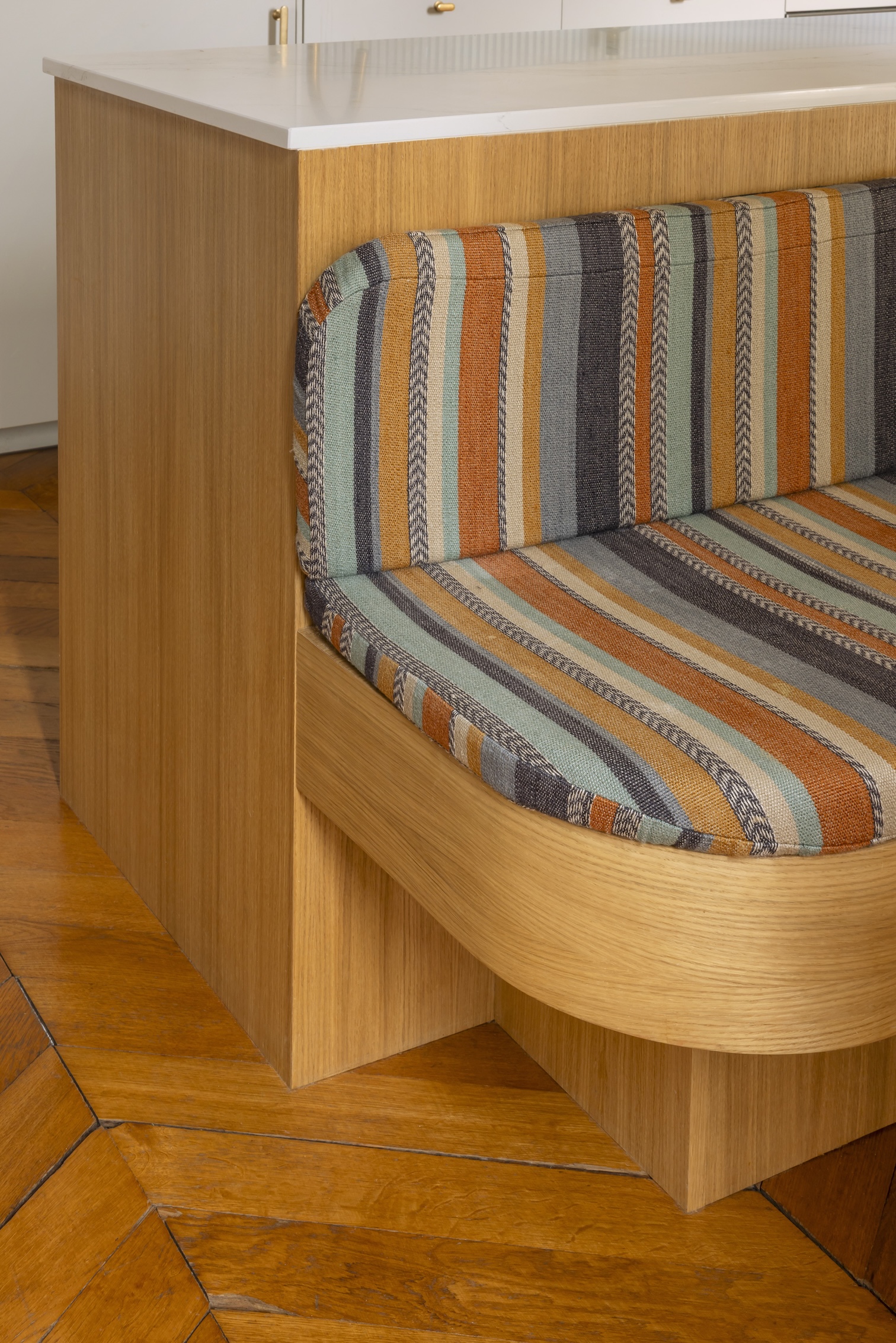 Baja Architecture Réalisation banquette sur mesure dans un appartement de 80 m2