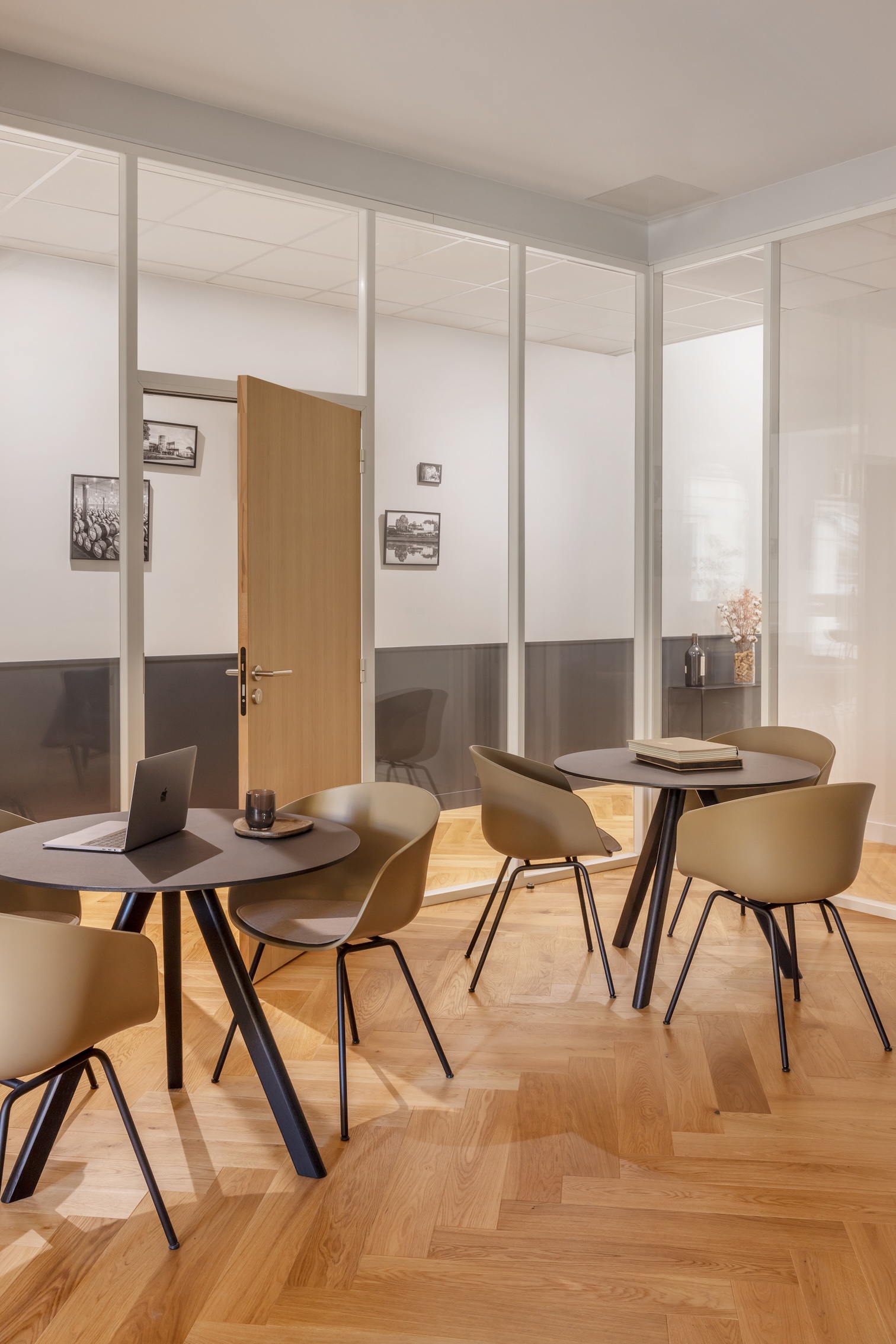 Baja Architecture Réalisation chez la Compagnie Médocaine des grands crus à Bordeaux dans des bureaux professionnels de 350 m2