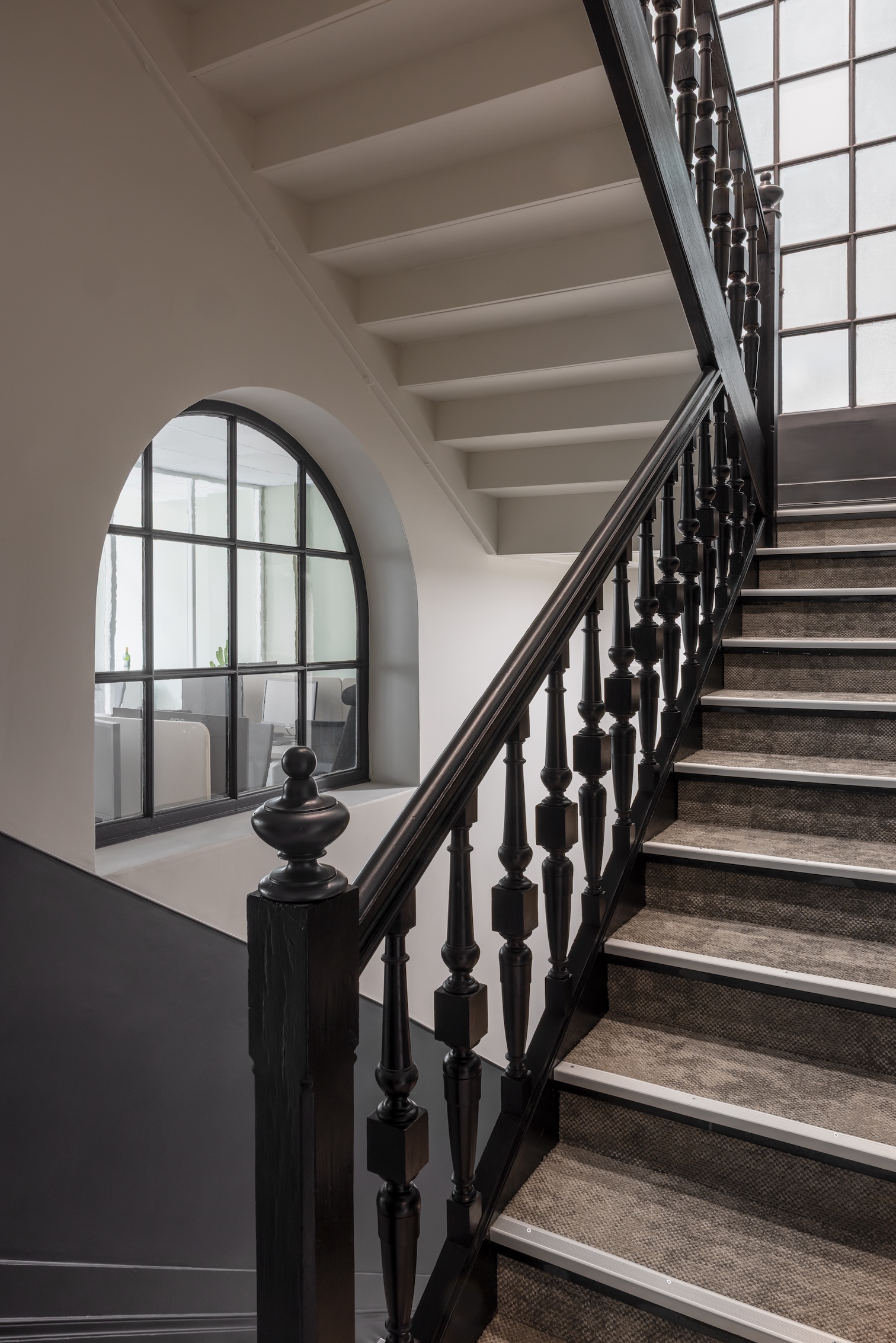 Baja Architecture Réalisation chez la Compagnie Médocaine des grands crus à Bordeaux dans des bureaux professionnels de 350 m2